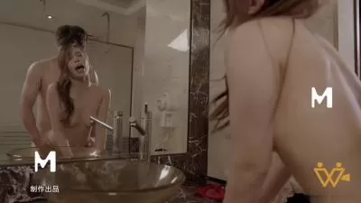 压在玻璃墙上的那一晚.